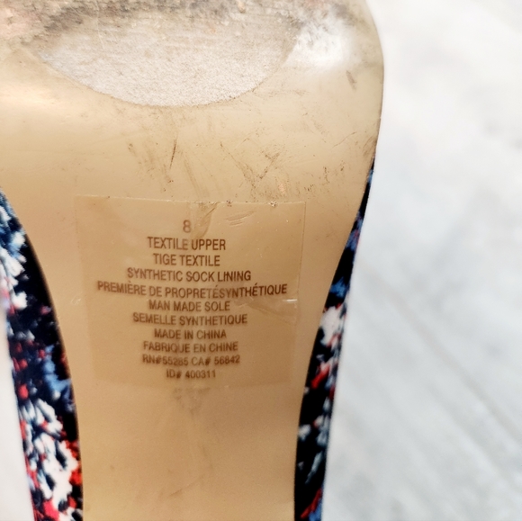 Expreas heels. Size 8 - Picture 4 of 4